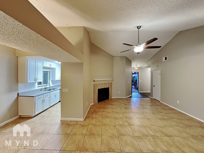 2030 Shadow Pine Dr in Brandon, FL - Building Photo - Building Photo