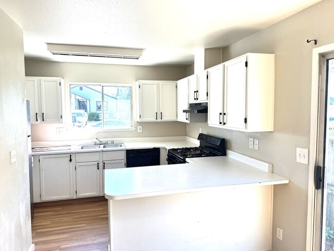 property at 10538 Creekside Cir