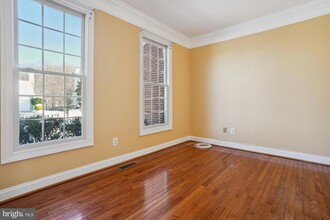 16028 Kings Mountain Rd, Unit 315 in Woodbridge, VA - Building Photo - Building Photo