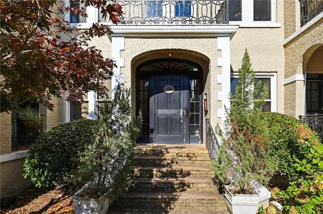856 Briarcliff Rd NE in Atlanta, GA - Foto de edificio - Building Photo
