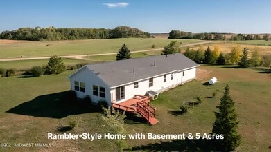 20998 S Sand Lake Rd in Pelican Rapids, MN - Building Photo - Building Photo