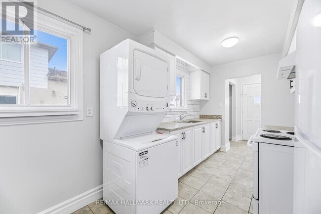 88 B Bernick Dr in Barrie, ON - Building Photo - Building Photo