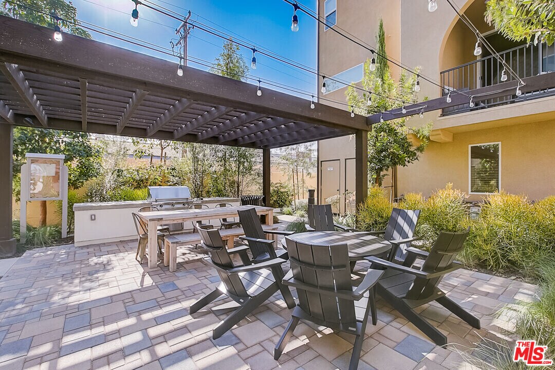 681 S District Way in Anaheim, CA - Building Photo