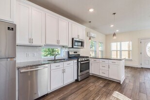 3702 Tower View Ct in Austin, TX - Building Photo