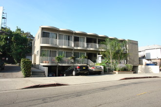 12914 Valleyheart Dr in Studio City, CA - Foto de edificio - Building Photo