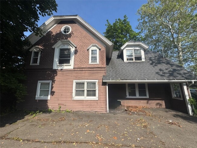 property at 33 Front St
