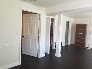 5233 Queensberry Ave in Springfield, VA - Building Photo - Building Photo