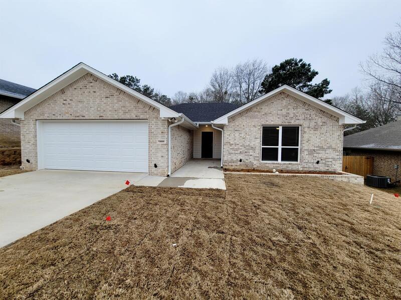 19866 Meadow W Ln in Flint, TX - Building Photo