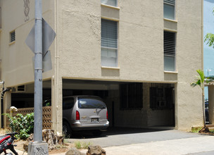 426 Namahana St in Honolulu, HI - Building Photo - Building Photo