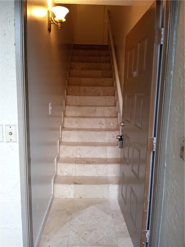313 Gardens Dr in Pompano Beach, FL - Foto de edificio - Building Photo
