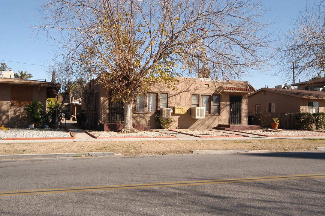 314-318 N Buena Vista St in Hemet, CA - Building Photo