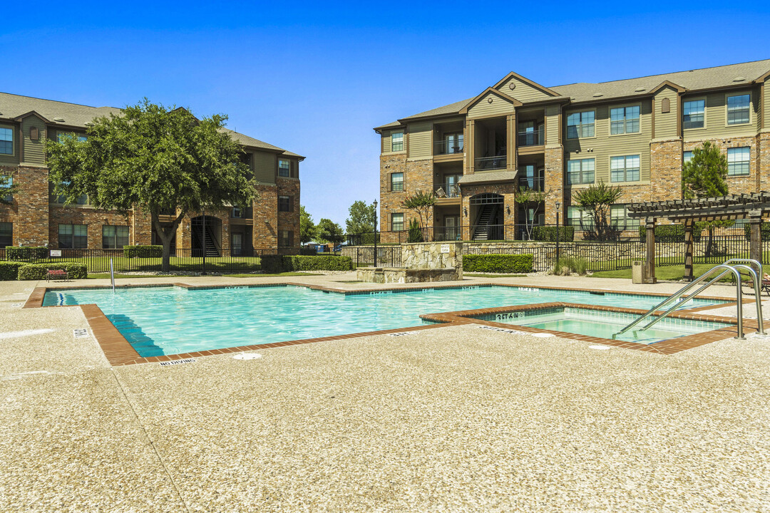 Terraces of Marine Creek in Fort Worth, TX - Building Photo