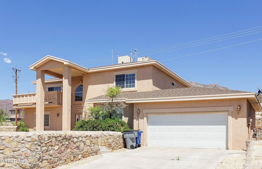 6120 La Posta Dr in El Paso, TX - Foto de edificio