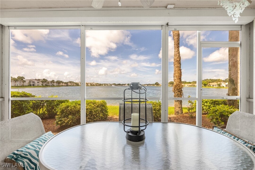 2885 Citrus Lake Dr in Naples, FL - Building Photo