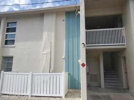 250 N Banana River Dr, Unit E4 in Merritt Island, FL - Building Photo