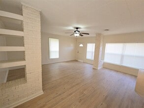 2705 S Crockett St in La Marque, TX - Building Photo - Building Photo