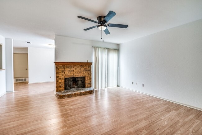 2309 Lucas Dr in Arlington, TX - Building Photo - Building Photo