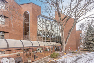 Virginia Park in Edmonton, AB - Building Photo - Primary Photo