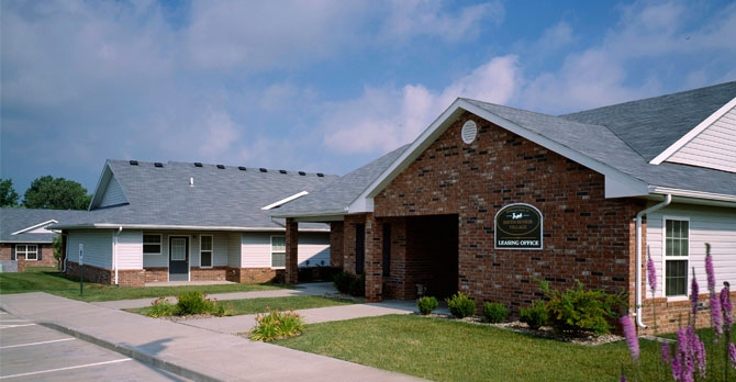 Smith Senior Village in Richmond, MO - Foto de edificio