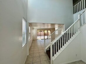 6331 White Lies St in Las Vegas, NV - Foto de edificio - Building Photo