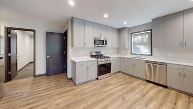 930 17th Ave SE in Minneapolis, MN - Building Photo - Building Photo