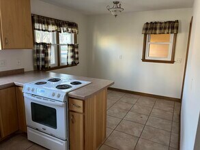 6001 Queens Way in Monona, WI - Building Photo - Building Photo