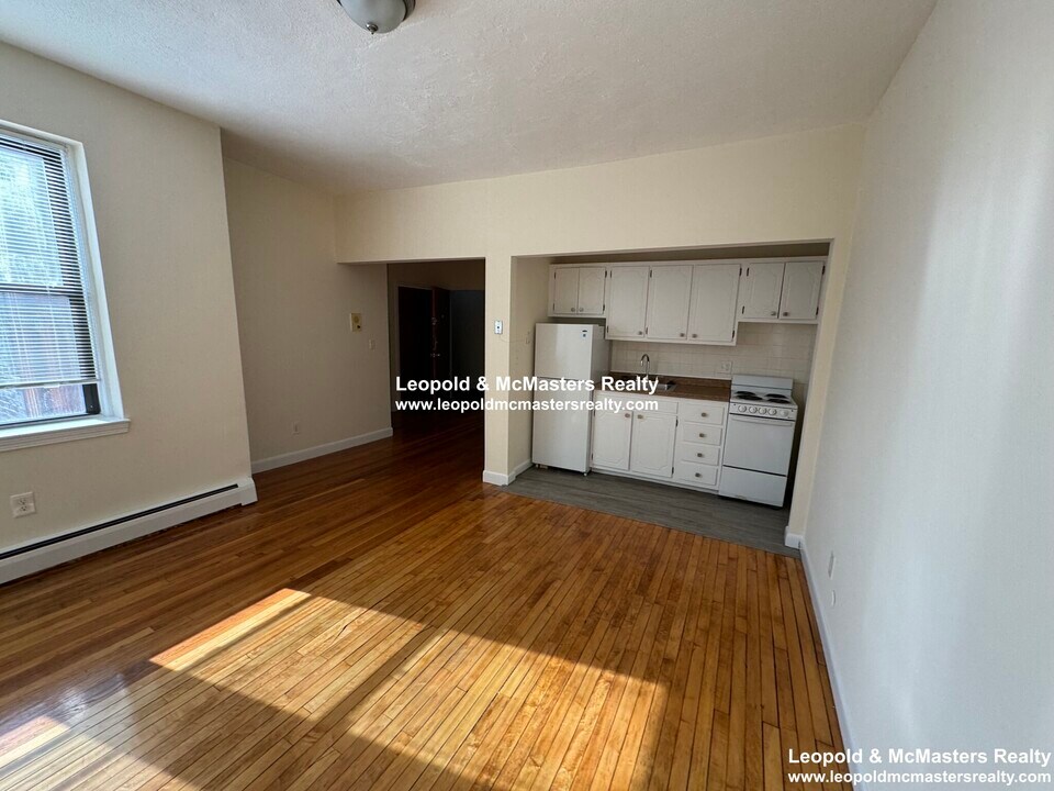 64 Brighton Ave, Unit 207 in Boston, MA - Building Photo