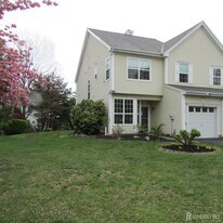 29 Tall Oaks Ct in Sayreville, NJ - Building Photo