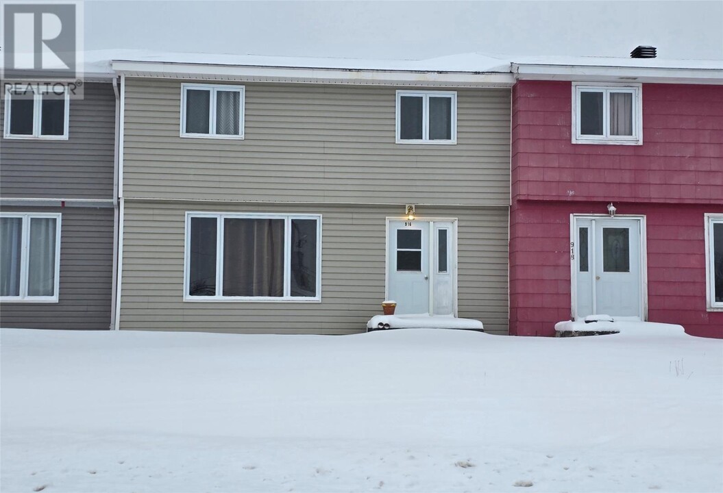 916 Tamarack Dr in Labrador City, NL - Building Photo