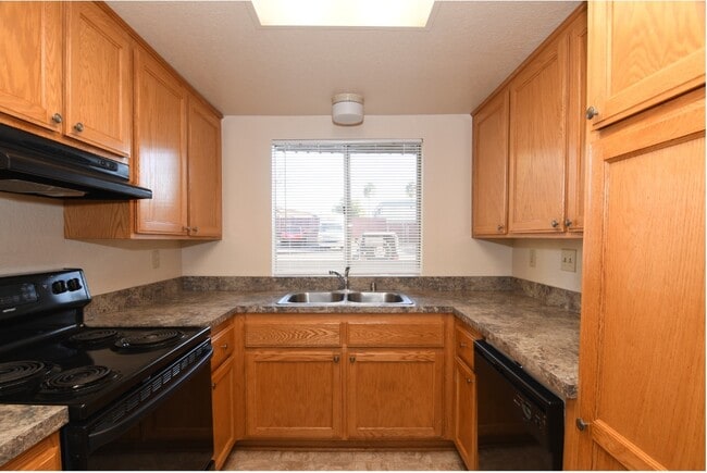 Sea Vale Bluff Apartments in Chula Vista, CA - Building Photo - Interior Photo