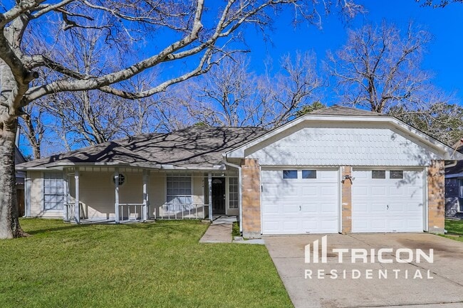 property at 824 Oakridge Dr