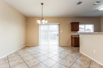 1104 Castle Springs Rd in Fort Worth, TX - Foto de edificio - Building Photo