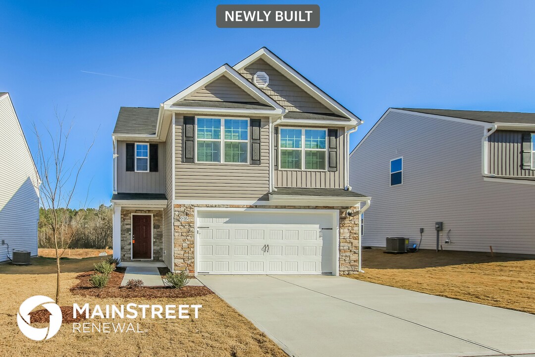 225 Rustling Way in Zebulon, NC - Building Photo