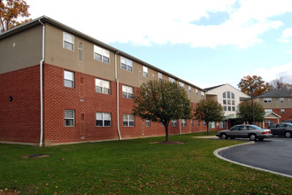 Lamont Plaza in Fairless Hills, PA - Building Photo - Building Photo