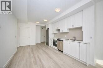 461 Green Rd in Hamilton, ON - Building Photo - Building Photo