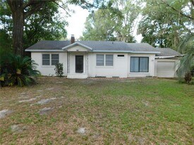 5725 E University Ave in Gainesville, FL - Building Photo