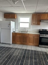 230 Main St in Everett, MA - Foto de edificio - Building Photo