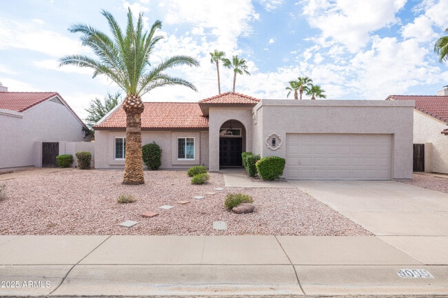 9009 E Sahuaro Dr in Scottsdale, AZ - Building Photo - Building Photo