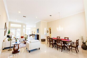 2983 Oakbrook Dr in Weston, FL - Building Photo - Building Photo
