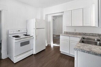 1440 E Oakland Ave in Lansing, MI - Building Photo - Building Photo