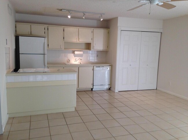 property at 643 Executive Center Dr