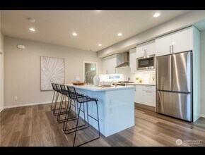 33488 Golden Lakes Ln in Black Diamond, WA - Building Photo - Building Photo