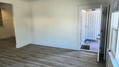 3536 W 60th St in Los Angeles, CA - Building Photo - Building Photo
