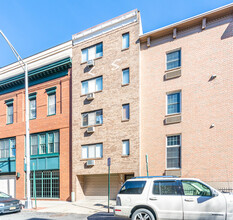 208 1st St in Hoboken, NJ - Foto de edificio - Building Photo