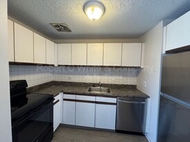 195 Burgundy Hill Ln in Middletown, CT - Building Photo