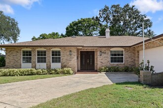 2919 De Brocy Way in Winter Park, FL - Building Photo - Building Photo