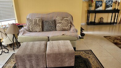 8247 Hedgewood Dr in Jacksonville, FL - Building Photo - Building Photo