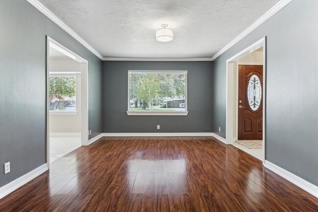 9711 Long Branch Ln in Houston, TX - Building Photo - Building Photo