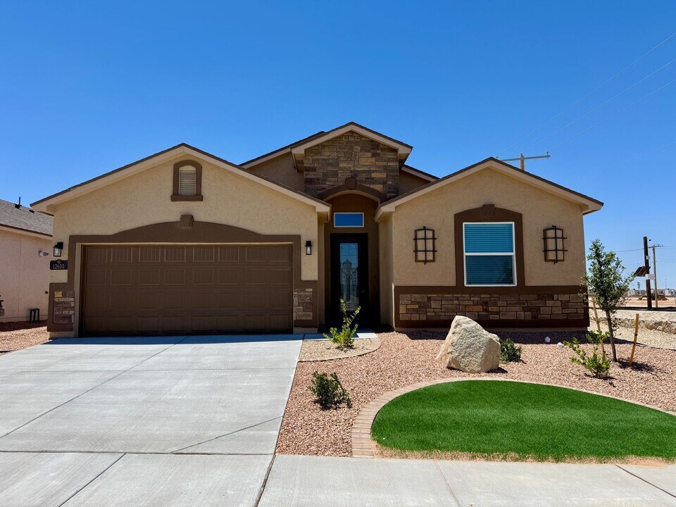 12600 Zollinger Ave in El Paso, TX - Building Photo