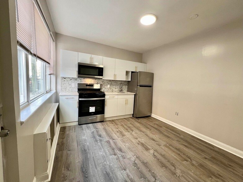 6002 Hudson Ave, Unit 1A in West New York, NJ - Building Photo